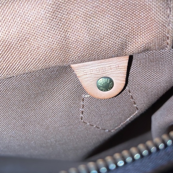 Authentic Louis Vuitton Speedy 30 - Picture 7 of 9
